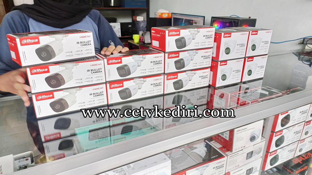 <p>Dengan adanya alat canggih untuk digunakan sebagai media keamanan ini akan sangat membantu anda alat ini merupakan kamera CCTV yang bisa bekerja dengan sendirinya tanpa bantuan dari petugas, kamera ini juga dapat menghasilkan gambar yang jernih dan rekaman yang akurat disetiap kejadian dengan begitu kamera ini sanagt dibutuhkan diarea yang membutuhkan pengawasan.</p>